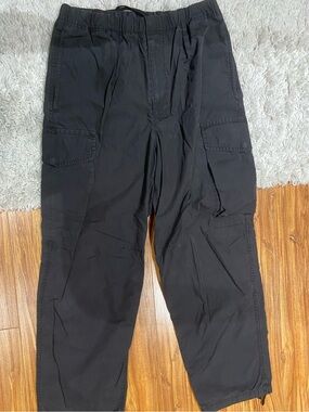 Uniqlo Men's Black Cargo Pants - Utility Pocket Design